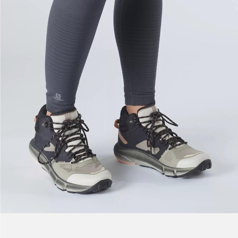 BNWT Salomon Women's Black, Peach and Cream Hiking Shoes Size 7.5